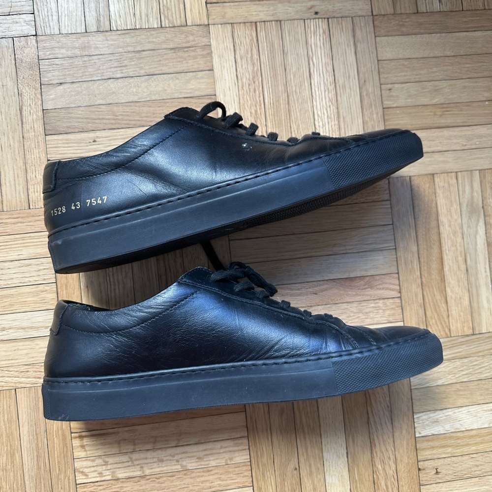 Common Projects men low top black leather sneakers
